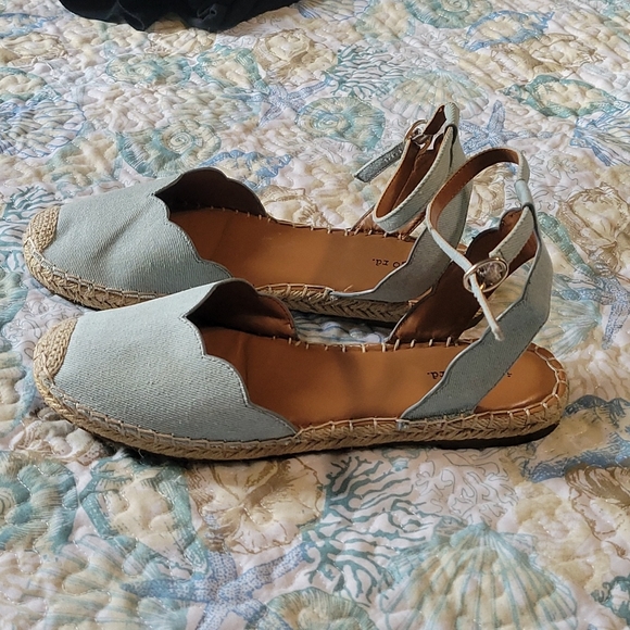 Flats - Picture 2 of 3